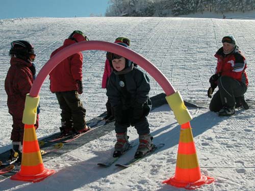 Skiing children