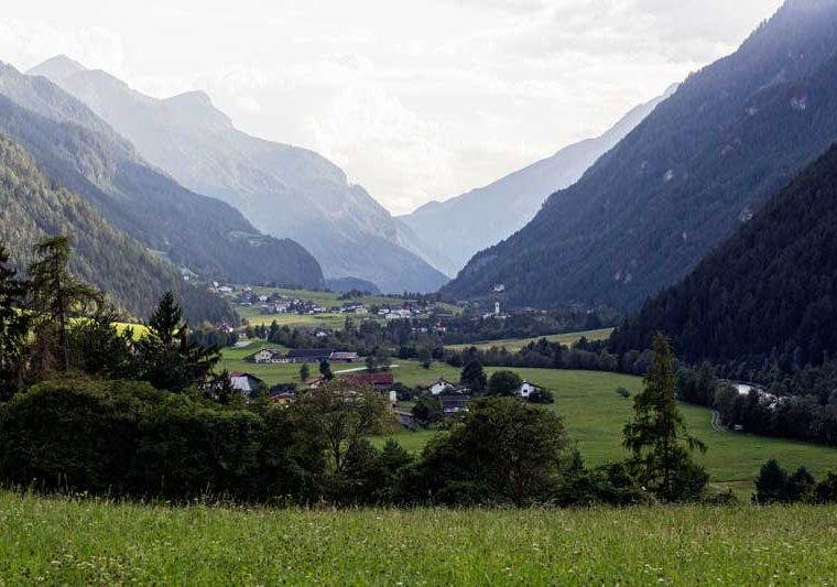 Tiroler Oberland Ried, Blick nach Tösens_Tirol Werbung_Hörterer Lisa_Ried im Oberinntal